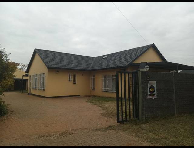 4 BEDROOM HOUSE FOR SALE IN HELIKONPARK